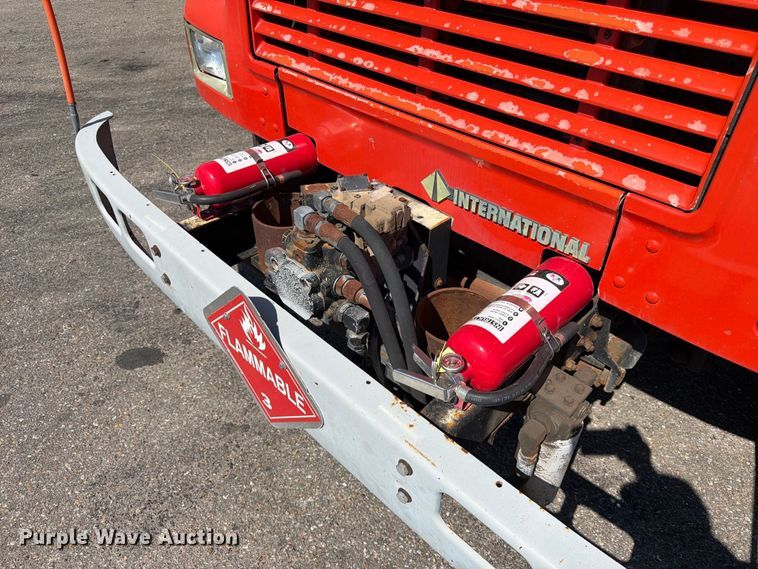 image for item EP7607 1996 International 4700 oil distributor truck