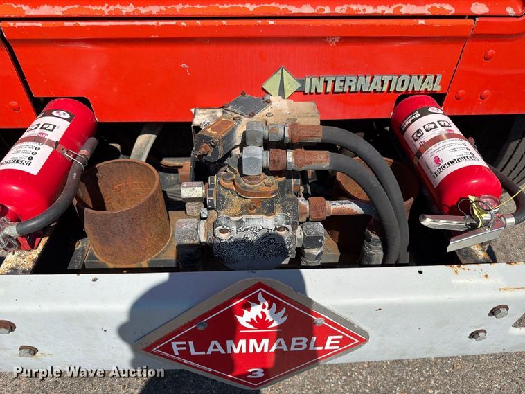 image for item EP7607 1996 International 4700 oil distributor truck