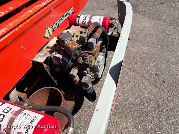 image for item EP7607 1996 International 4700 oil distributor truck