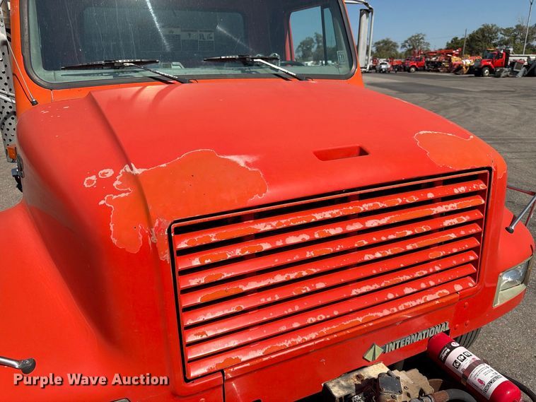 image for item EP7607 1996 International 4700 oil distributor truck