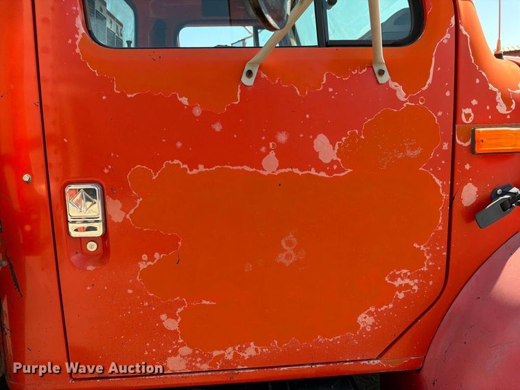 image for item EP7607 1996 International 4700 oil distributor truck
