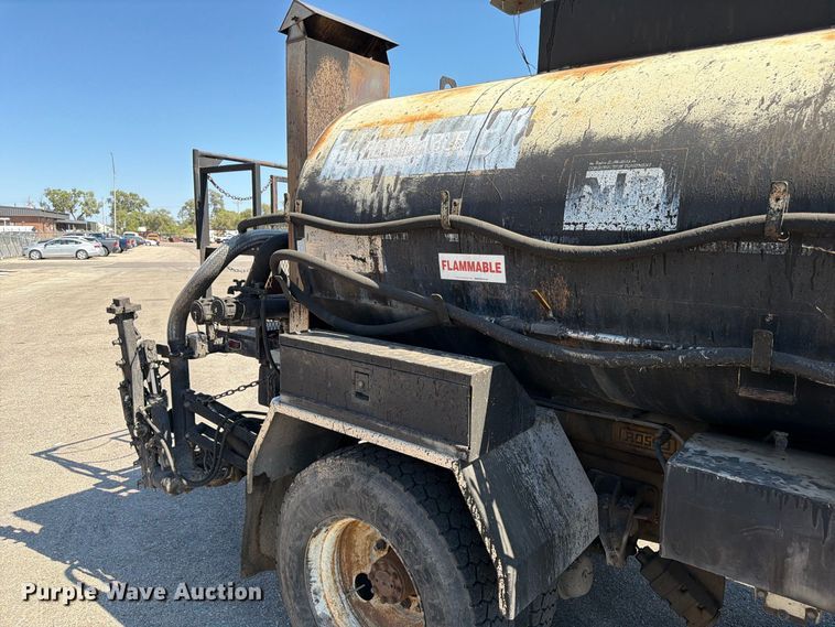 image for item EP7607 1996 International 4700 oil distributor truck