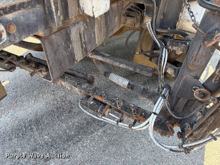 image for item EP7607 1996 International 4700 oil distributor truck