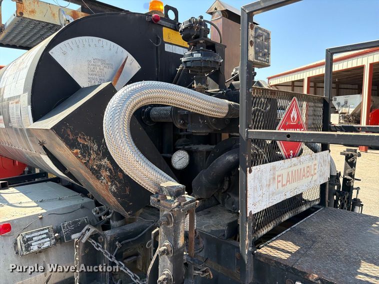 image for item EP7607 1996 International 4700 oil distributor truck