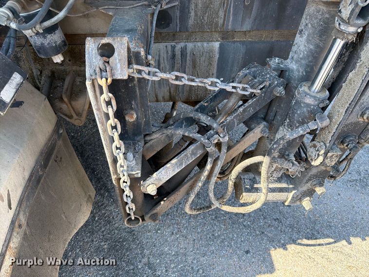 image for item EP7607 1996 International 4700 oil distributor truck