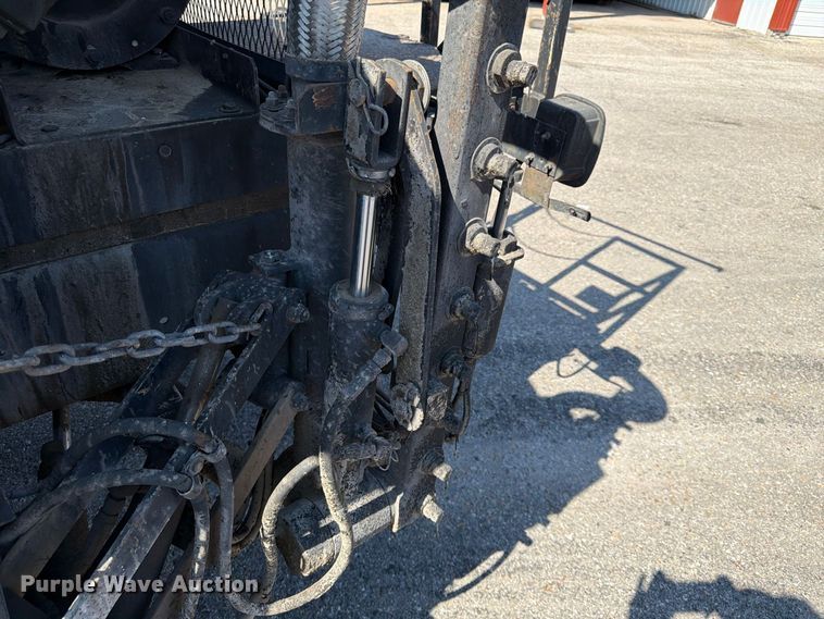 image for item EP7607 1996 International 4700 oil distributor truck