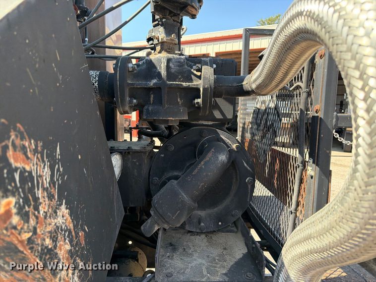 image for item EP7607 1996 International 4700 oil distributor truck