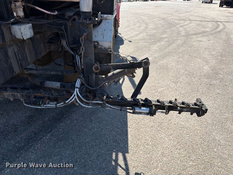 image for item EP7607 1996 International 4700 oil distributor truck