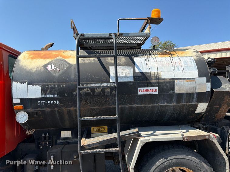 image for item EP7607 1996 International 4700 oil distributor truck