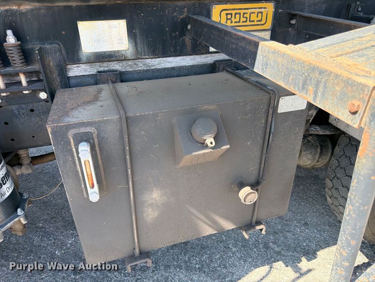 image for item EP7607 1996 International 4700 oil distributor truck