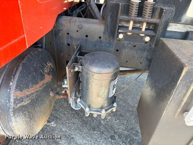 image for item EP7607 1996 International 4700 oil distributor truck