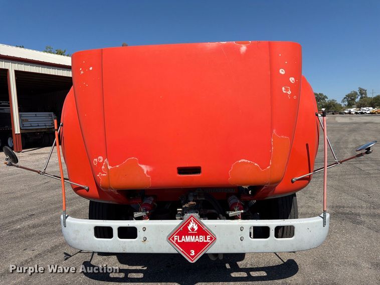 image for item EP7607 1996 International 4700 oil distributor truck