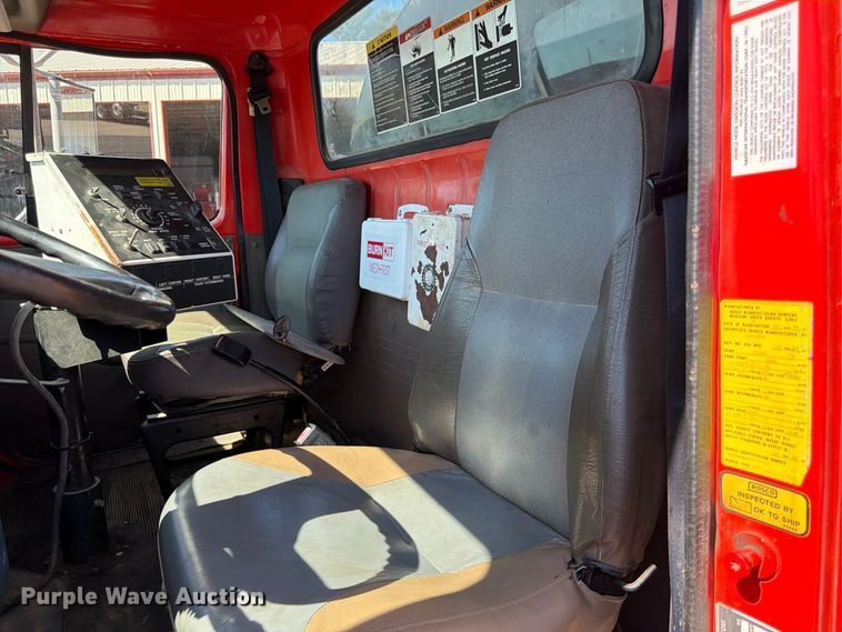 image for item EP7607 1996 International 4700 oil distributor truck