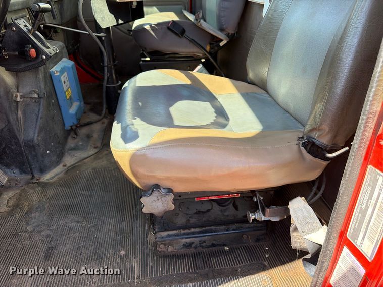 image for item EP7607 1996 International 4700 oil distributor truck