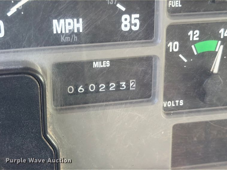 image for item EP7607 1996 International 4700 oil distributor truck