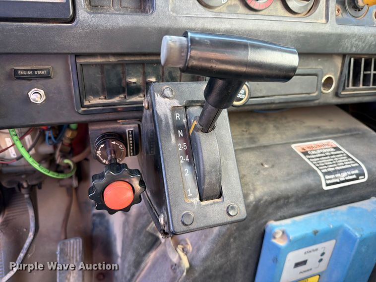 image for item EP7607 1996 International 4700 oil distributor truck
