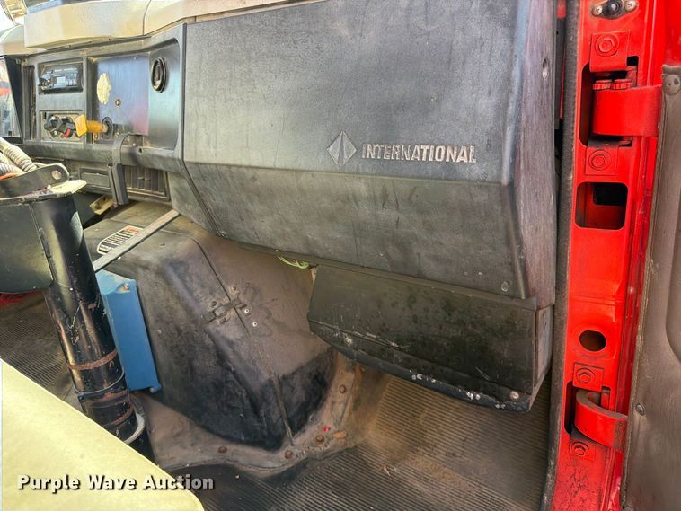 image for item EP7607 1996 International 4700 oil distributor truck