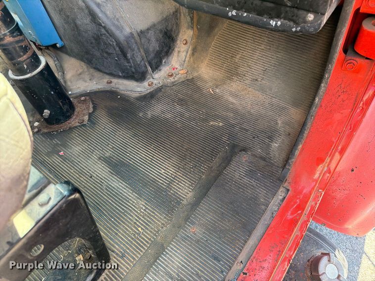 image for item EP7607 1996 International 4700 oil distributor truck
