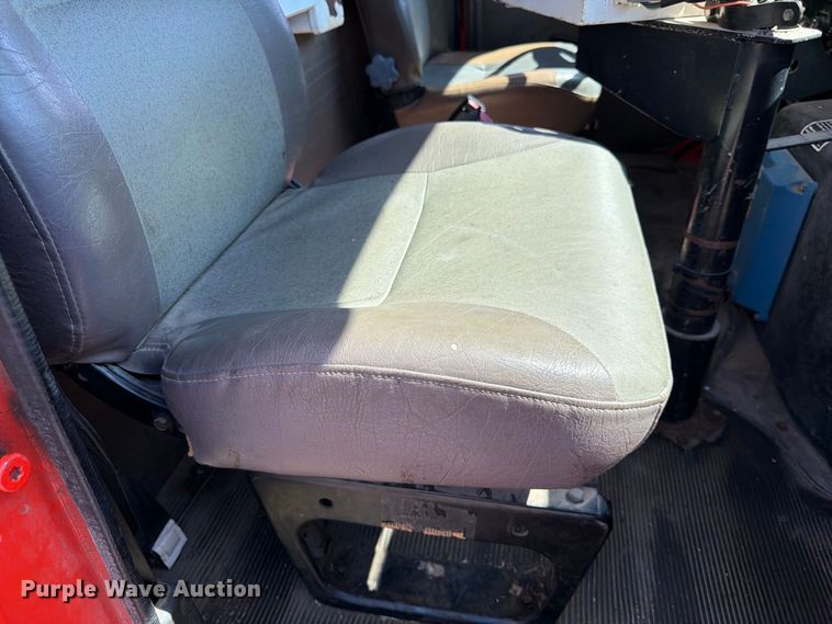 image for item EP7607 1996 International 4700 oil distributor truck