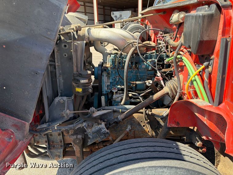 image for item EP7607 1996 International 4700 oil distributor truck
