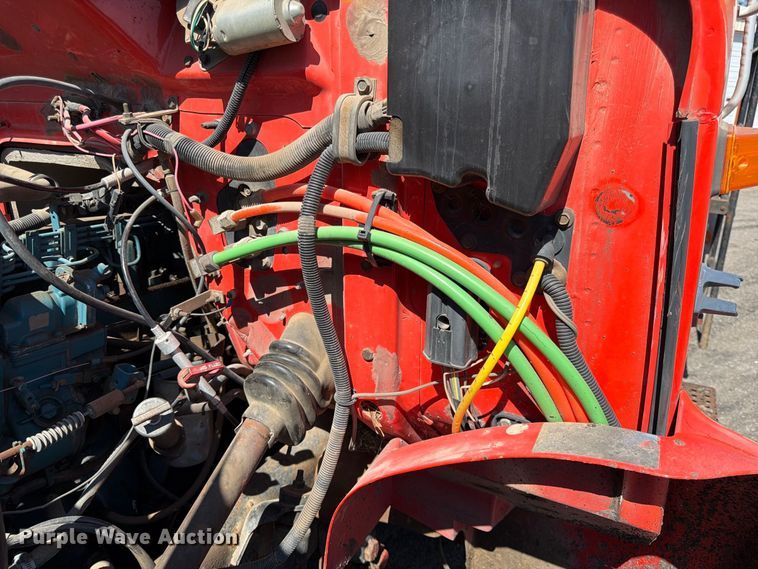 image for item EP7607 1996 International 4700 oil distributor truck