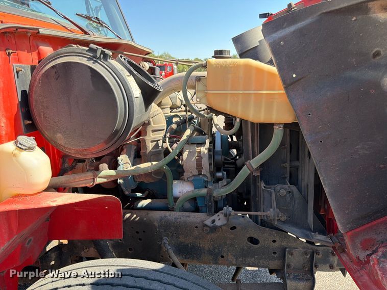 image for item EP7607 1996 International 4700 oil distributor truck