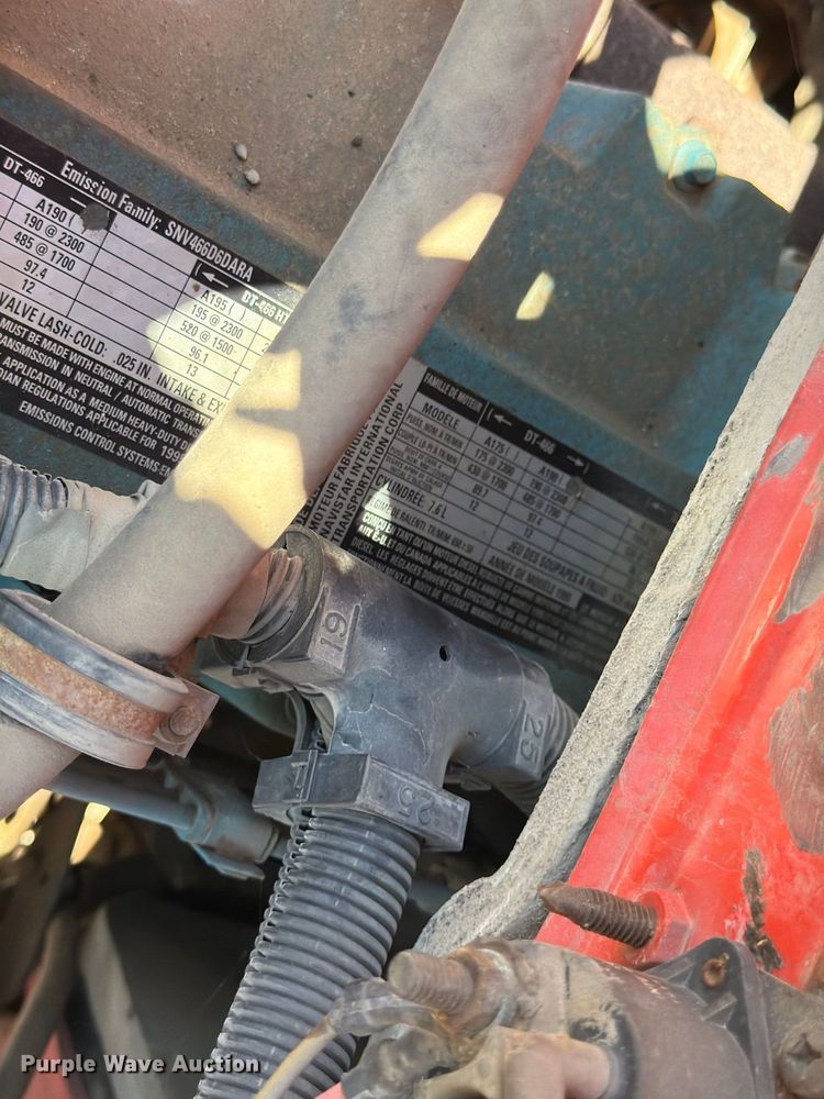 image for item EP7607 1996 International 4700 oil distributor truck