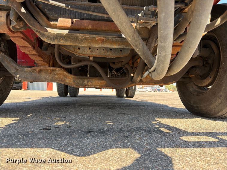 image for item EP7607 1996 International 4700 oil distributor truck