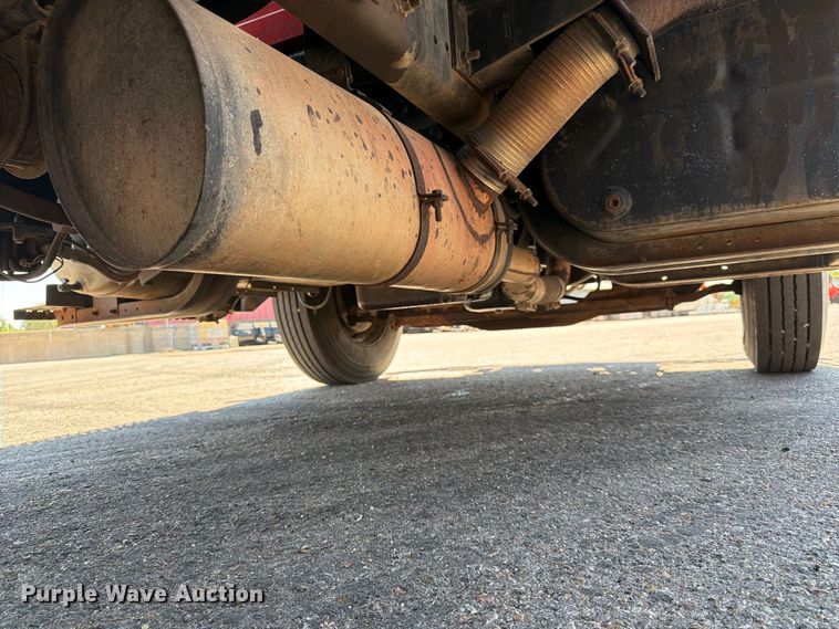 image for item EP7607 1996 International 4700 oil distributor truck