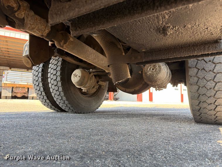 image for item EP7607 1996 International 4700 oil distributor truck