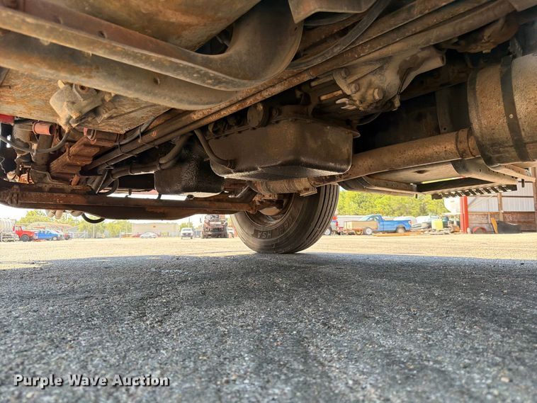 image for item EP7607 1996 International 4700 oil distributor truck