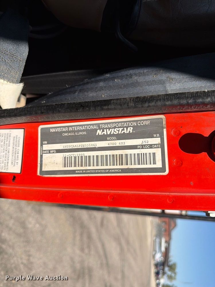 image for item EP7607 1996 International 4700 oil distributor truck