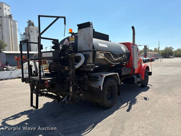 image for item EP7608 1996 International 4700 oil distributor truck