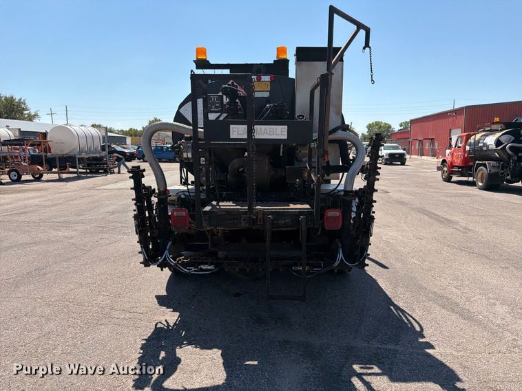 image for item EP7608 1996 International 4700 oil distributor truck