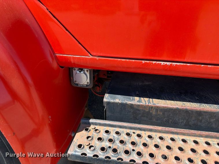 image for item EP7608 1996 International 4700 oil distributor truck