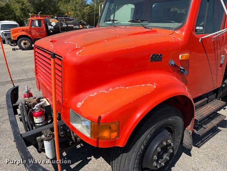 image for item EP7608 1996 International 4700 oil distributor truck