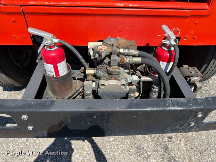 image for item EP7608 1996 International 4700 oil distributor truck