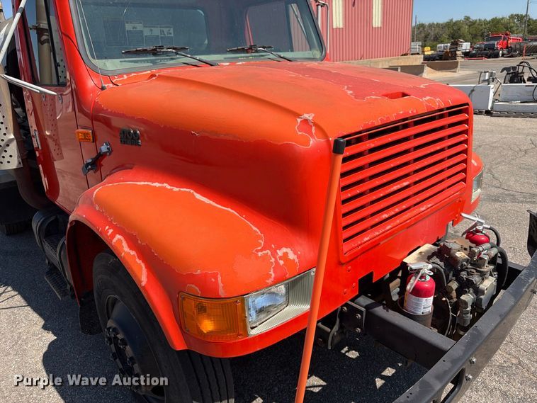 image for item EP7608 1996 International 4700 oil distributor truck