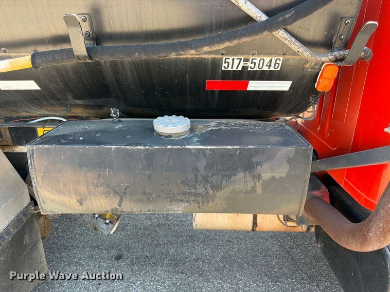 image for item EP7608 1996 International 4700 oil distributor truck