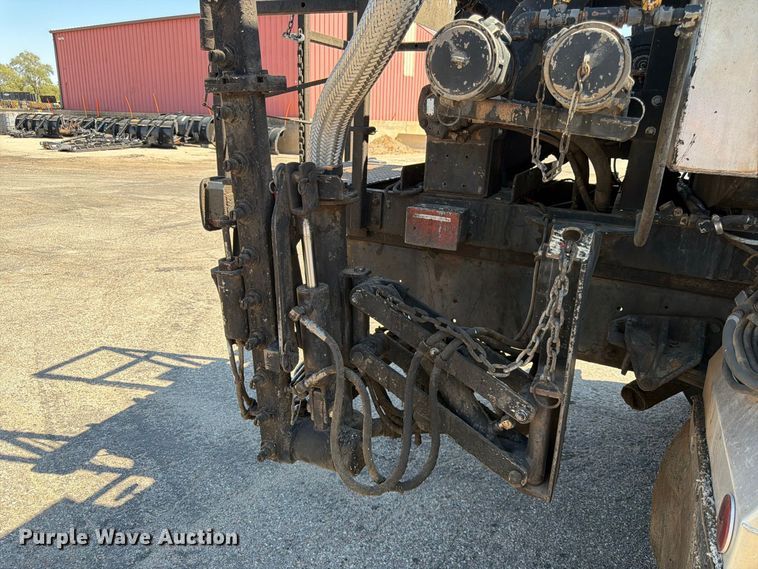 image for item EP7608 1996 International 4700 oil distributor truck