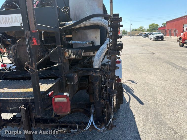 image for item EP7608 1996 International 4700 oil distributor truck