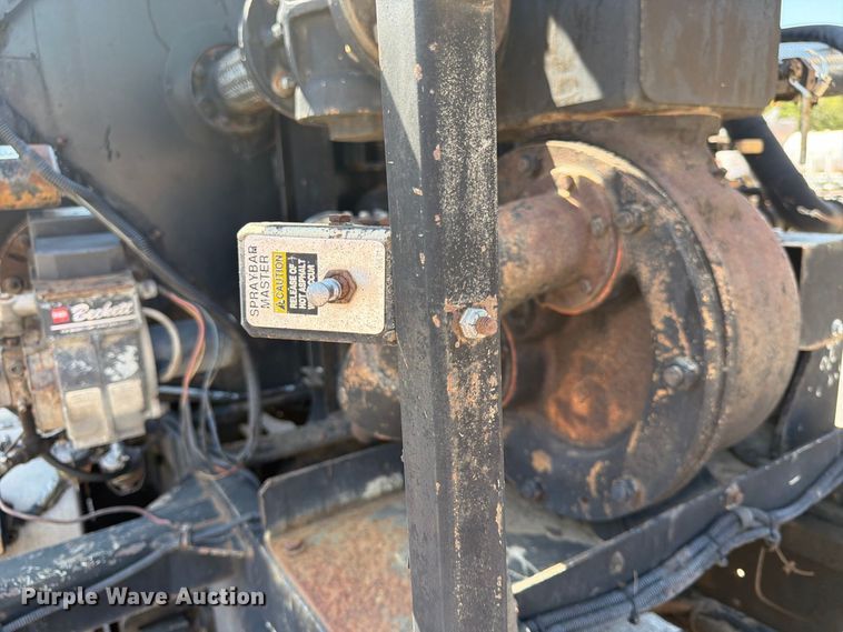 image for item EP7608 1996 International 4700 oil distributor truck