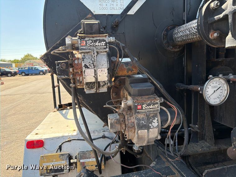 image for item EP7608 1996 International 4700 oil distributor truck