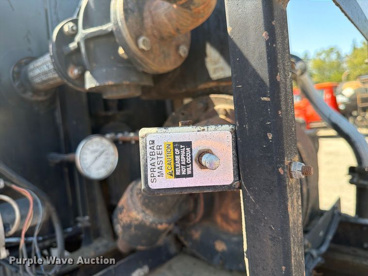 image for item EP7608 1996 International 4700 oil distributor truck