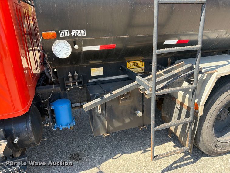 image for item EP7608 1996 International 4700 oil distributor truck
