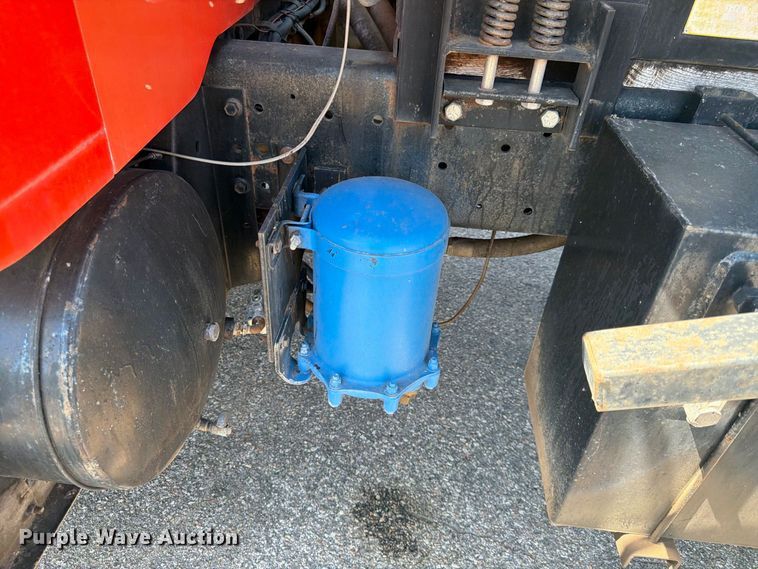 image for item EP7608 1996 International 4700 oil distributor truck