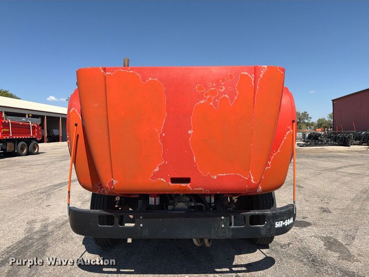 image for item EP7608 1996 International 4700 oil distributor truck