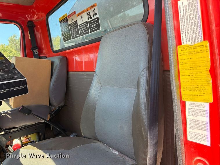 image for item EP7608 1996 International 4700 oil distributor truck