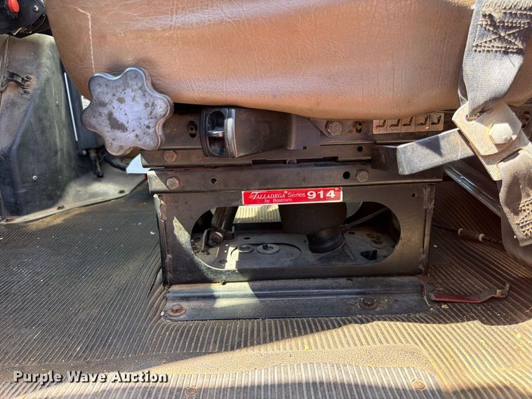 image for item EP7608 1996 International 4700 oil distributor truck