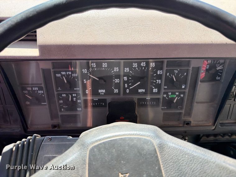 image for item EP7608 1996 International 4700 oil distributor truck